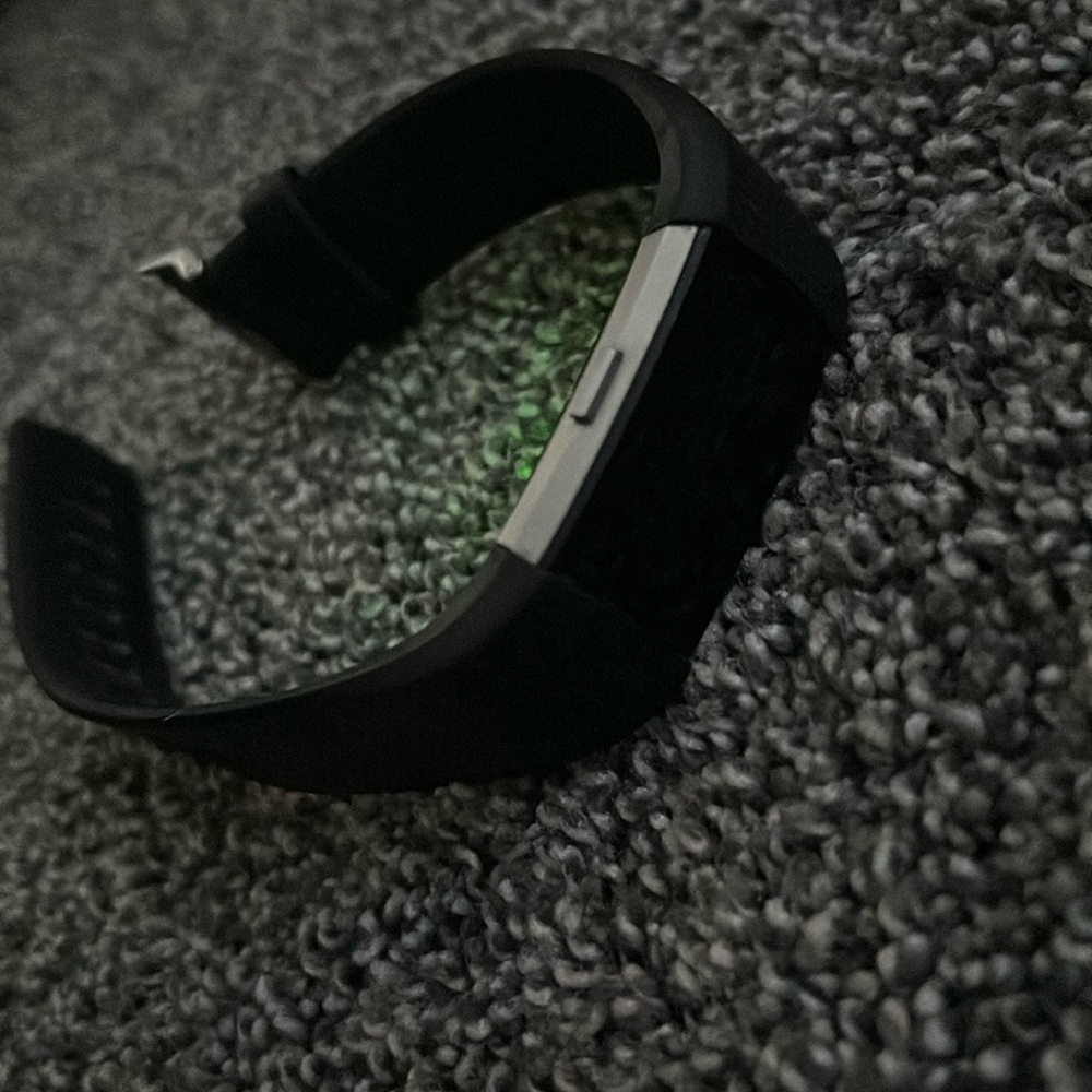 Fitbit Charge 2 black scratched a little works well needs to be reset